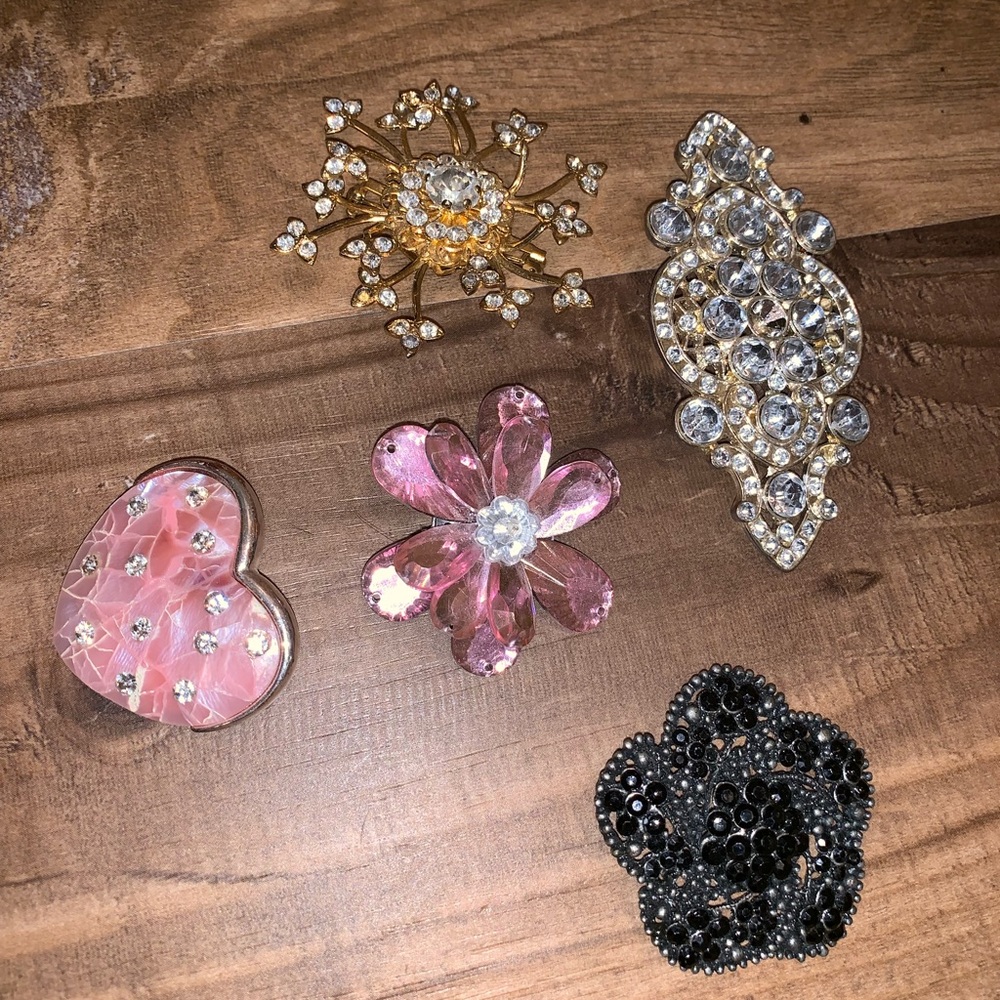 Pretty brooch BUNDLE